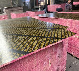 Contreplaqué <span class=keywords><strong>film</strong></span>é phénolique imperméable E1 en peuplier de 18 mm pour système de coffrage de béton, usage hôtelier moderne - Product Image 3