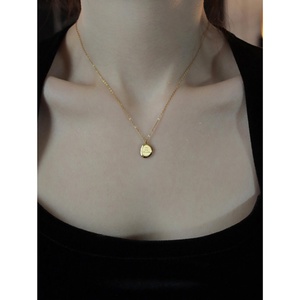 สร้อยคอจี้ทรงเรขาคณิตทันสมัยชุบทอง 18K ทำจากสแตนเลสสตีลสำหรับผู้หญิง สายคล้องคอ กันน้ำ ไม่หมอง พร้อมสลักชื่อ ใช้ได้ทุกวัน - Product Image 3