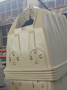 Nouvelle niche portable en HDPE pour veaux nouveau-nés - Cadre galvanisé avec seaux d'alimentation et ventilation réglable, certifiée CE - Product Image 4