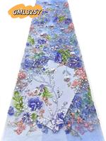 Tissu en dentelle de tulle noir brodé de sequins floraux colorés vintage pour robe de mariée ou tenue de cérémonie en maille