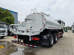 รถบรรทุกน้ำซิโนทรัค HOWO 6x4 10 ล้อ 20000 ลิตร 20 ลูกบาศก์เมตร รถบรรทุกถังน้ำสำหรับงานหนัก - Product Image 4