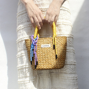 Bolso de mano de moda para mujer, tejido a mano, ecológico, duradero, portátil, tipo cesta de paja marina, bolso de playa con asas de cuerda de nailon y borlas - Product Image 3