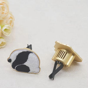 Diffuseur de parfum pour voiture en alliage de zinc avec broderie animale, à clipser sur grille d'aération, aromathérapie, haute qualité, mignon, personnalisé, sans électricité - Product Image 1