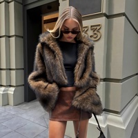 En stock, Vente en gros transfrontalière, Manteau court tendance en fausse fourrure de renard, marron et noir teint, écologique, coupe slim, style vintage, Automne Hiver