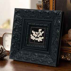 <span class=keywords><strong>Cornice</strong></span> Fotografica Moderna di Alta Gamma, Piccola e Elegante, in Legno Massello Nero Intagliato, con Stampa UV, Ecologica, da Parete - Product Image 6