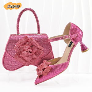 Set di Scarpe <span class=keywords><strong>con</strong></span> <span class=keywords><strong>Tacco</strong></span> Alto e Borsa in Pelle di Alta Qualità per Feste Serali, Colore <span class=keywords><strong>Arancione</strong></span> Burt, Prezzo all'Ingrosso 2025 - Product Image 3