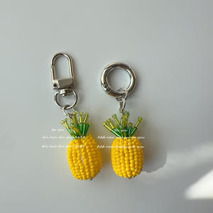 Porte-clés pendentif ananas jaune fait main JULIN, design perlé mignon et écologique pour téléphone, chaussures, bagages, accessoires - Product Image 4