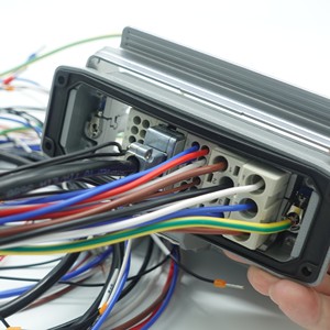 Высококачественные компоненты из алюминиевого сплава OEM, жгуты проводов IP66 для промышленного оборудования и специализированных линий для метро - Product Image 3