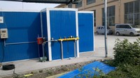 Système de chariot sur rail en option, permettant une alimentation et un déchargement automatiques des pièces.