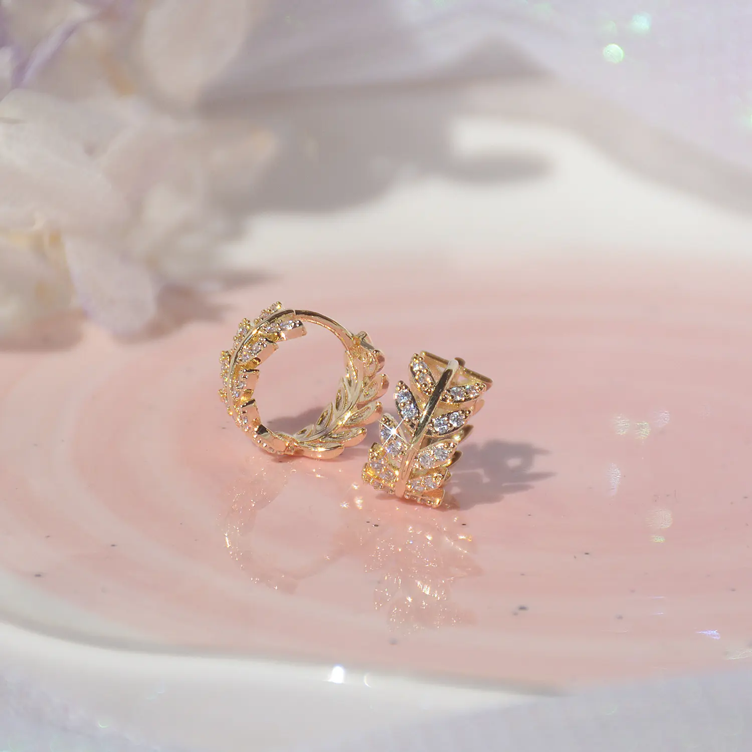 Vershal A3-677 Luxury 18k Gold Plated Retro Leaf Shape Zircon Hoop Earrings Jewelry For Women