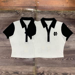 เสื้อโปโลแขนสั้นแฟชั่นขายส่ง OEM ผู้ผลิตเสื้อผ้าสตรี รับปักโลโก้ เสื้อโปโลครอปผู้หญิง - Product Image 5