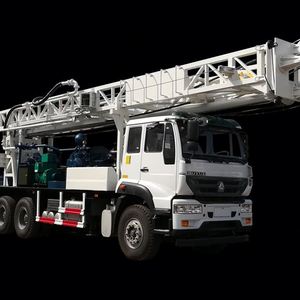 Foreuse de puits d'eau montée sur camion diesel Sc800, profondeur 800m, 28 tonnes, 176 kW, entraînement par le haut, rotation hydraulique pour la construction - Product Image 5