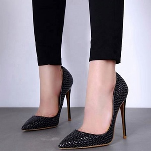 รองเท้าส้นสูงแบบสวม ไซส์ใหญ่ 44 ลายงู 3 มิติ ปลายแหลม  สำหรับผู้หญิง  เซ็กซี่ เหมาะสำหรับเดท  งานกลางคืน  ใส่ไปเที่ยวคลับ - Product Image 3
