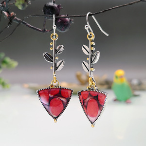 Orecchini Pendenti a Triangolo con Accenti in Pietra Colorata, Stile Vintage, Accessori di Moda per Donne - Product Image 1
