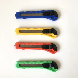 سكين متعدد الاستخدامات ممتاز لمعالجة الشفرات بشفرة فولاذية SK-5 وهيكل من البلاستيك ABS بجودة فائقة للتصدير الأولي لقطع ورق الحائط - Product Image 1