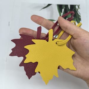 秋の紅葉バッグチャーム エレガントなPUレザーカスタムペンダント ハンドバッグ用 キュートな車のミラーハンギング ビジネス販促ギフト - Product Image 5