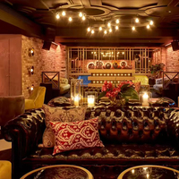 Canapé classique américain haut de gamme en cuir personnalisé avec bouton design Antique Sofa Seating Nightclub Cocktail Cigar Pub Lounge Couch Set