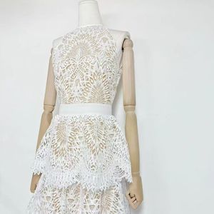 Robe de mariée décontractée Bettergirl A11815 avec <span class=keywords><strong>tissu</strong></span> brodé hydrosoluble, motif uni, design ajouré, pour l'automne et le quotidien - Product Image 5