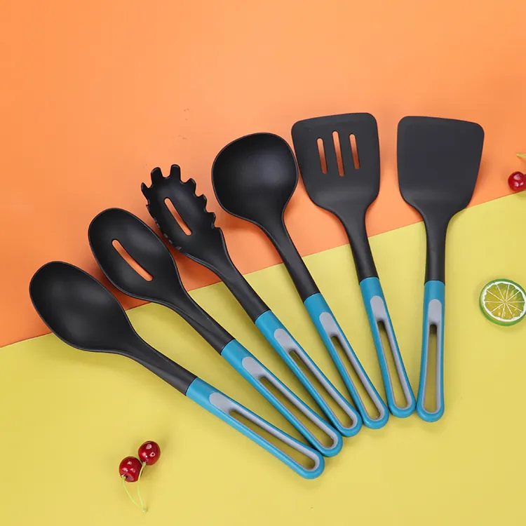 Set di utensili da cucina con manico in plastica di alta qualità 6 pezzi di utensili in nylon per pentole antiaderenti