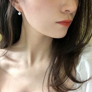 Pendientes de <span class=keywords><strong>Clip</strong></span> de Aleación de Circonio Ultra Brillantes Estilo Coreano, Nuevos, Modernos, Minimalistas, para Mujer, de Alta Gama, Ligeros, Lujosos, Elegantes y a la Moda - Product Image 1