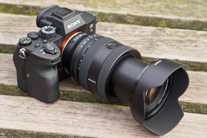 Lente Estándar de Fotograma Completo Sony FE 85mm F1.4 GM (SEL85F14GM)/ FE 20-70mm F4 (SEL2070G) 100% Nueva - Product Image 5