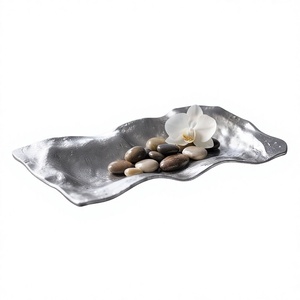 Bandeja de Servir Plateada con Diseño Ondulado Orgánico, Plato de Metal Pesado con Textura Fundida, Artículo de Vajilla para Cocina y Comedor, En Stock - Product Image 1