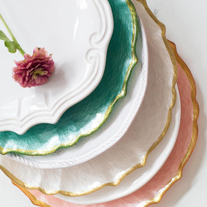 Plato de Vidrio Esmaltado con Borde Dorado de 13 Pulgadas, Ecológico, con Forma de Flor, Estilo Minimalista para Decoración de Bodas y Fiestas - Product Image 3