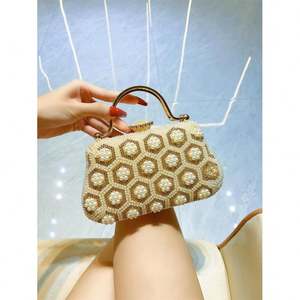 حقيبة يد نسائية على شكل قلب مرصعة بالأحجار الكريمة للسهرات والحفلات، حقيبة يد ذهبية مزينة بالكريستال - Product Image 3