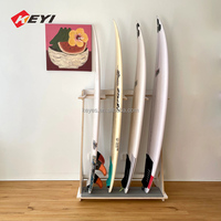 Support et présentoir à surfboards en bois écologiques modernes et personnalisés pour les magasins de surf au détail