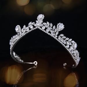 Diadème de mariée délicat inspiré de la nature, avec zircone cubique 5A, accessoire capillaire en cuivre plaqué argent anti-décoloration pour dîner formel - Product Image 3