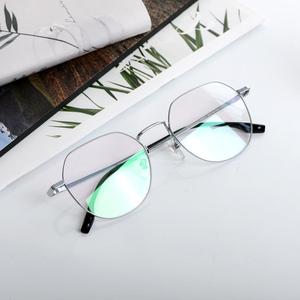 Nuovi Occhiali da Vista di Moda dalla Fabbrica di Shenzhen, Montature Ottiche Poligonali All'avanguardia, Occhiali in Titanio a Montatura Completa per Uomo e Donna - Product Image 1