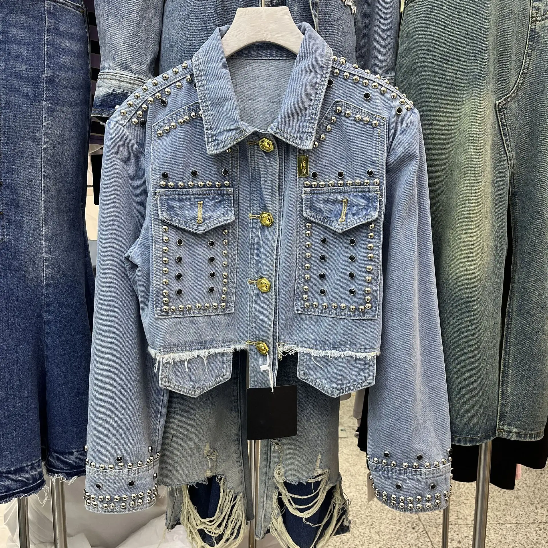 JL7311 Newest Style Lady Jean Jacket Long Sleeve Woman Denim Jacket with Rivets Golden Buttons Women Casual Jacket