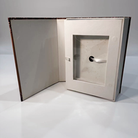 Boîte en carton en forme de livre avec fermeture magnétique noire mate, conception d'emballage cadeau décoratif de luxe avec logo personnalisé