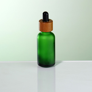 Flacone Spray in Vetro Multifunzionale Autopulente con Tappo a Vite 30ml, Funzionamento Silenzioso, Design Intelligente per Camera da Letto, Ufficio, Auto - Product Image 3