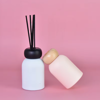 Bouteille diffuseur de parfum d'ambiance de luxe en verre avec bouchon en liège et surface mate pour la maison – Vente en gros