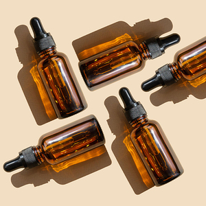 Gotero de Vidrio de Colores con Tapa Blanca y Negra para Aceites Esenciales, Elegante Botella con Gotero para Cosméticos de 5ml, 10ml, 15ml, 20ml, 30ml, 50ml, 60ml - Product Image 1