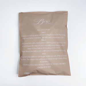 Sacs à fermeture éclair taupe double face personnalisés avec impression de logo blanc - Sacs d'emballage en polyéthylène de marque pour vêtements et vêtements - Product Image 3