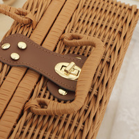 Panier cadeau en plastique tressé disponible pour mariage, petite valise, boîte de rangement pour vêtements de bébé avec poignée, emballage cadeau