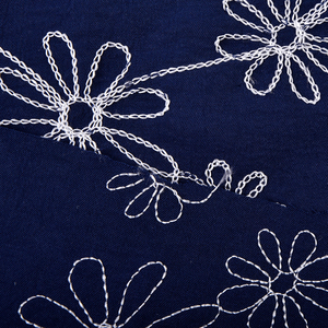 Tissu en polyester 100% doux et lisse, à motif floral, tissé et brodé, pour robe de femme, fabrication ODM/OEM CEY - Product Image 3