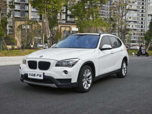 Voitures d'occasion <span class=keywords><strong>BMW</strong></span> <span class=keywords><strong>X1</strong></span> SDrive Leading Edition 2013, conduite à gauche, SUV 5 places avec toit ouvrant panoramique, sièges en cuir foncé - Product Image 1