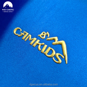 Etiqueta Adhesiva Termoadhesiva de Silicona PET 3D con Logotipo Personalizado, Ecológica, Fuerte Adhesión, para Camisetas, Jeans, Bolsas, Lavable - Product Image 1