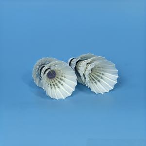 Volant de <span class=keywords><strong>badminton</strong></span> TCX 2000 fabriqué avec des plumes triées avec précision, qui allie budget et performance, et résistance éprouvée sur le terrain. - Product Image 4