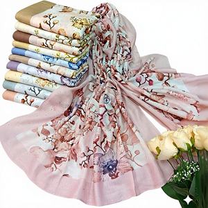 ผ้าคลุมไหล่ลายดอกไม้สวยงาม ผ้าลินิน โพลีเอสเตอร์ ชีฟอง ซาติน ชุดผ้าคลุมไหล่หลากสี น้ำหนักเบา ระบายอากาศได้ดี เป็นมิตรกับผิวหนัง ฮิญาบสำหรับผู้หญิง - Product Image 1