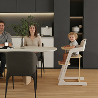Chaise haute pour bébé en bois naturel avec hauteur réglable et design pliable pour les repas et les jeux des nourrissons