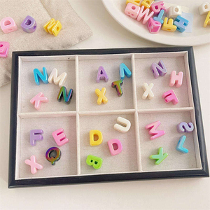 Cuentas de letras acrílicas iridiscentes en colores pastel, cuentas <span class=keywords><strong>del</strong></span> alfabeto A-Z con agujero grande para correas de bolsos <span class=keywords><strong>y</strong></span> pulseras DIY - Product Image 6