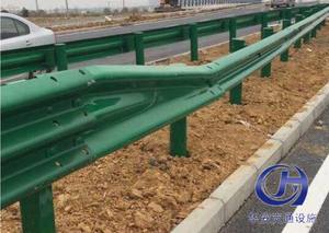 Européenne EN1317 Q355 Véhicule autoroutier en acier galvanisé à chaud W Beam Highway Guardrail Prix Barrières de circulation pour la sécurité routière - Product Image 2