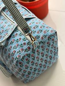 Sac de voyage matelassé en coton à imprimé floral, doublure en toile et cuir écologique, sac de shopping et de nuit tendance - Product Image 4