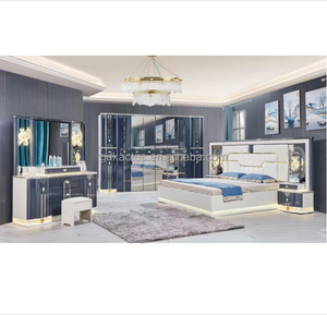 <span class=keywords><strong>2025</strong></span> nouvelle couleur grise Super <span class=keywords><strong>king</strong></span> Size 8 portes ensemble de meubles de chambre à coucher de luxe Royal LED éclairé tête de lit en miroir ensembles de chambre à coucher - Product Image 1