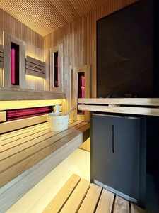 Geräumiges Outdoor-Saunahaus für 6-8 Personen mit Glastür und Finnischem Design - Product Image 5