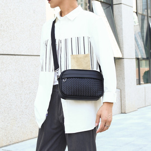 Bolso Bandolera Multifuncional para Hombre, Estilo Europeo y Americano 2025, Diseño a Cuadros, Estilo Cartero - Product Image 4